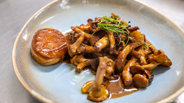 Ris de veau aux girolles, une entrée du Café du Raisin