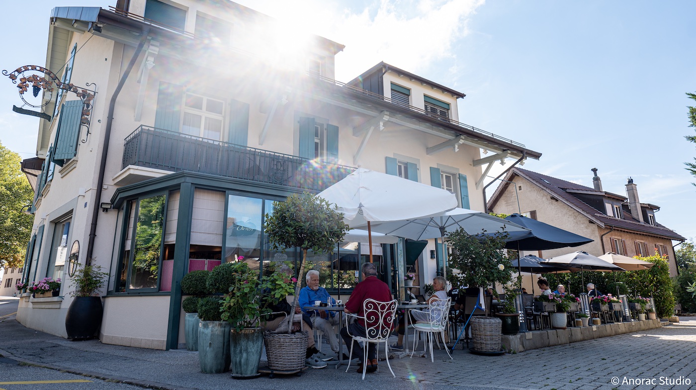 La terrasse du Café du Raisin à Begnins