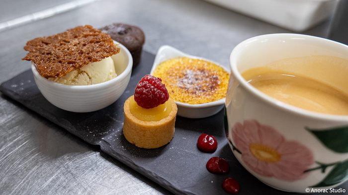 Assortiment de desserts maison du Café du Raisin